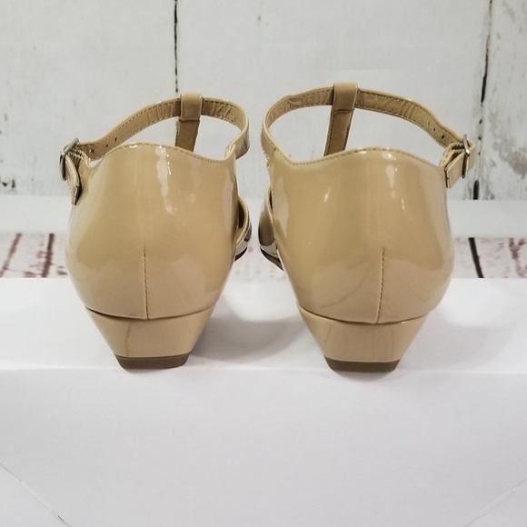 Women's Slightly Wedged Patent Flats - Picture 5 of 8